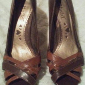 Cute Mudd two toned open toe